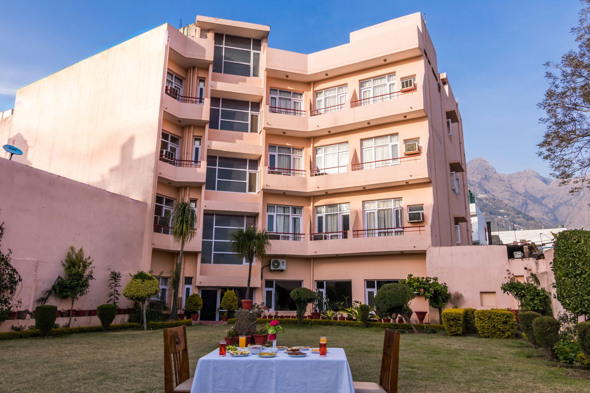 Cygnett Lite Asia Shripati Hotel Katra  Exterior photo